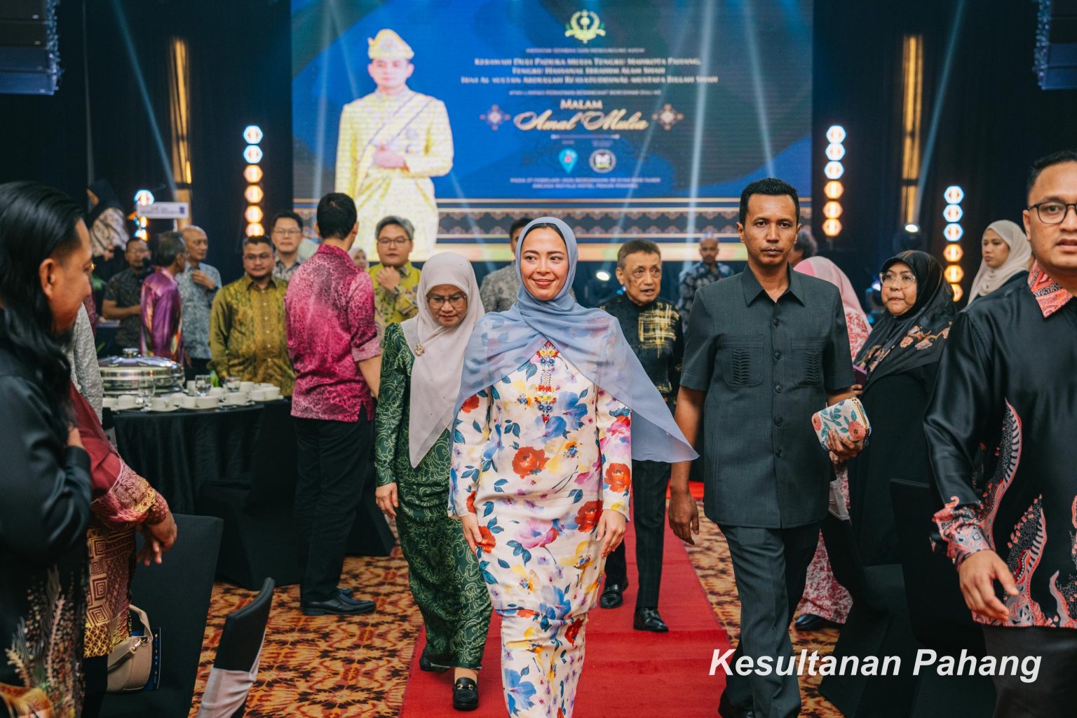 YAM TENGKU PUTERI RAJA TENGKU PUTERI ILISHA HADIRI MALAM AMAL MAJLIS ...