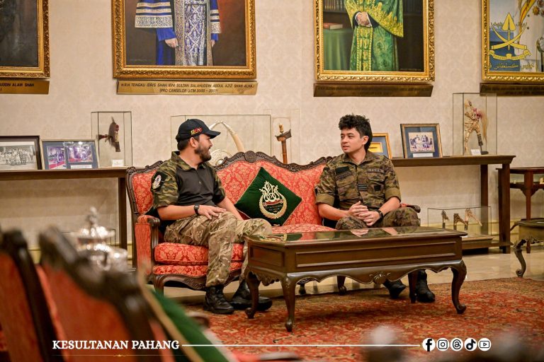 KDPM TENGKU MAHKOTA PAHANG BERKENAN KE SESI MENEMBAK BERSAMA DYTM RAJA MUDA SELANGOR