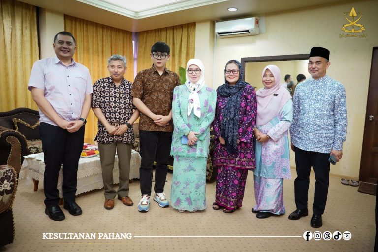 KDPB TENGKU AMPUAN PAHANG BERKENAN BERANGKAT KE KARNIVAL BUKU PEKAN