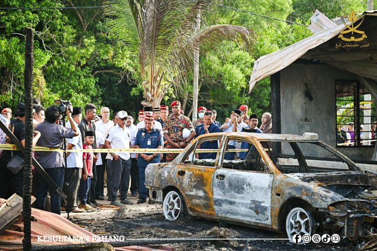 KDPB SULTAN PAHANG BERKENAN BERANGKAT LAWAT MANGSA KEBAKARAN DI KAMPUNG CHEROK PALOH