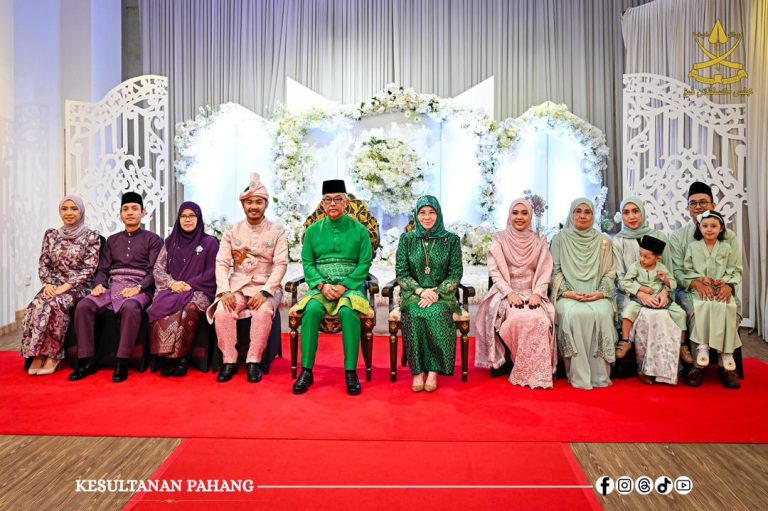 KDPB SULTAN PAHANG, KDPB TENGKU AMPUAN PAHANG BERKENAN BERANGKAT KE MAJLIS PERKAHWINAN PACAL DIDIK ALLAHYARHAM LEFTENAN KOLONEL (B) DATO’ HAJI CHE DAN CHE MAT