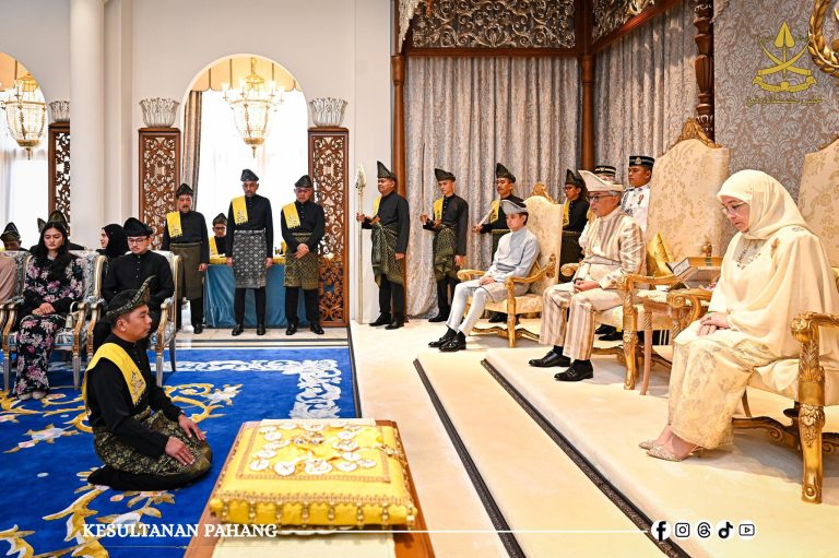 KDPB SULTAN PAHANG BERKENAN KURNIA DARJAH KEBESARAN DAN PINGAT KEPADA 50 INDIVIDU SEMPENA MEMULIAKAN ULANG TAHUN HARI KEPUTERAAN YANG KE-66 KDPB SULTAN PAHANG