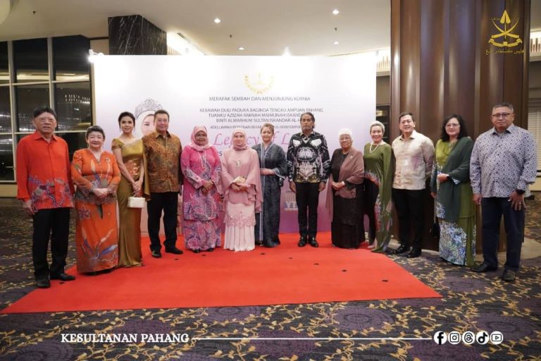 KDPB TENGKU AMPUAN PAHANG BERANGKAT KE MAJLIS MAKAN MALAM YAYASAN BUDI PENYAYANG
