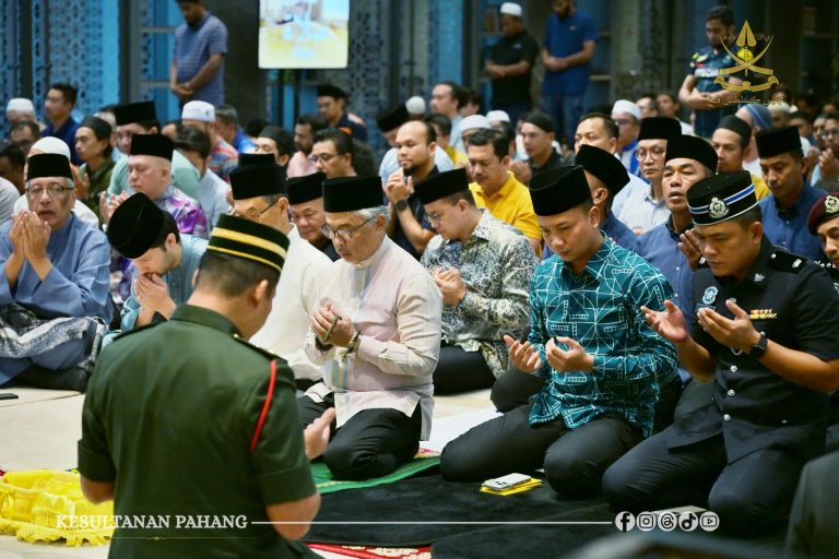 KDPB SULTAN PAHANG SOLAT JUMAAT DI MASJID MENARA MERDEKA 118