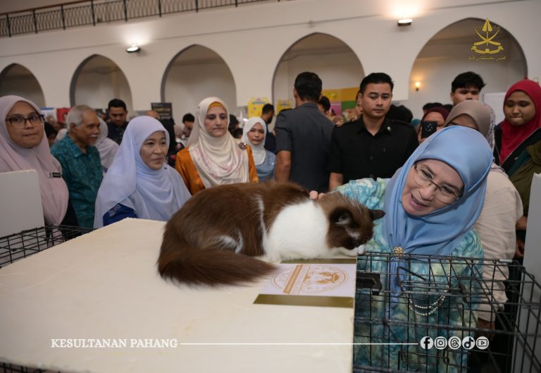 PEMINAT KUCING TERKEJUT KEBERANGKATAN KDPB TENGKU AMPUAN PAHANG
