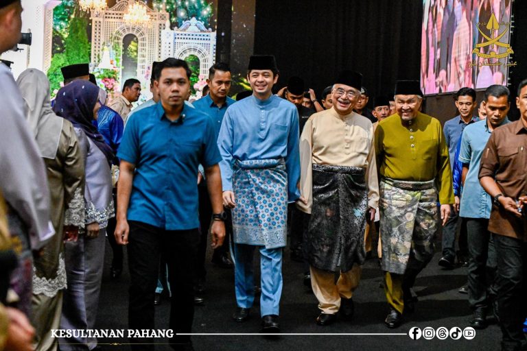 KDPM TENGKU MAHKOTA PAHANG BERKENAN BERANGKAT KE MAJLIS PERKAHWINAN PACAL DIDIK KETUA MENTERI MELAKA