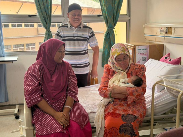 PENANTIAN 15 TAHUN BERAKHIR, PASANGAN TAJAAN TAFF TIMANG BAYI SULUNG