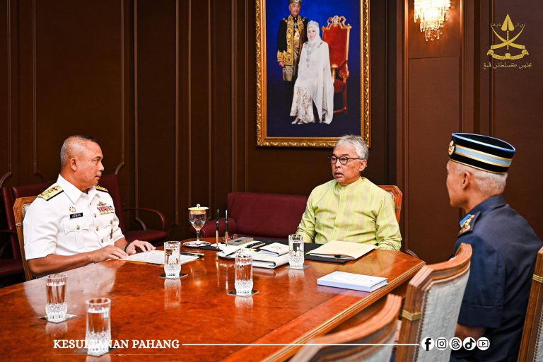 KDPB SULTAN PAHANG TERIMA MENGADAP PANGLIMA WILAYAH LAUT 1 DAN KOMANDER BRIGED TENGGARA PGA