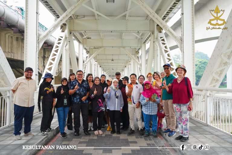 KDPB TENGKU AMPUAN PAHANG BERKENAN BERANGKAT KE PROGRAM THE LIVING LEGACY WALK