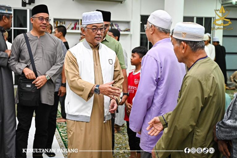 KDPB SULTAN PAHANG SOLAT SUBUH DI MASJID KOTASAS