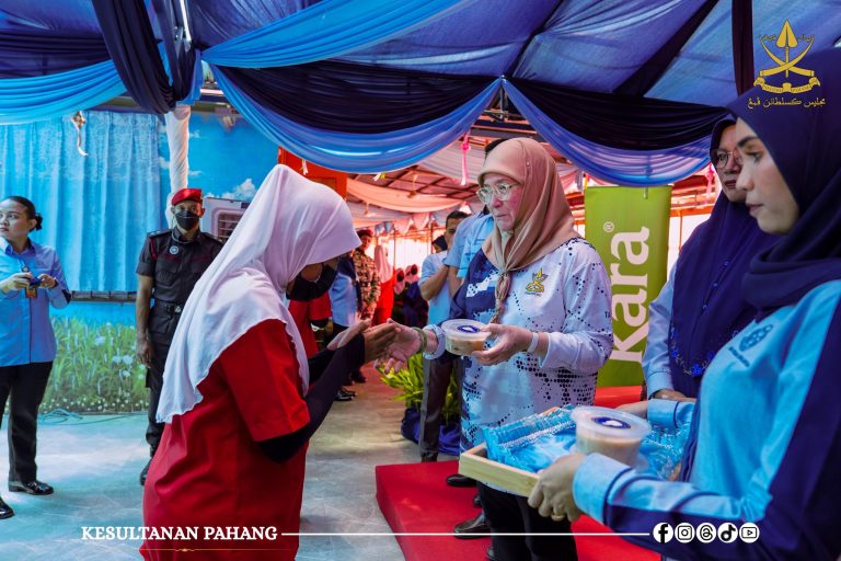 KDPB TENGKU AMPUAN PAHANG BERKENAN MEMASAK BUBUR LAMBUK DI PENJARA WANITA KAJANG