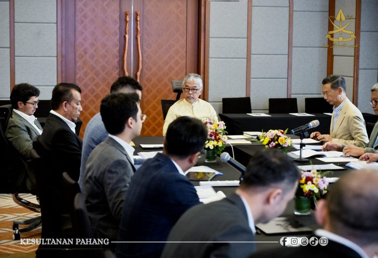 KDPB SULTAN PAHANG BERKENAN PENGERUSIKAN PERSIDANGAN TOUCH GROUP