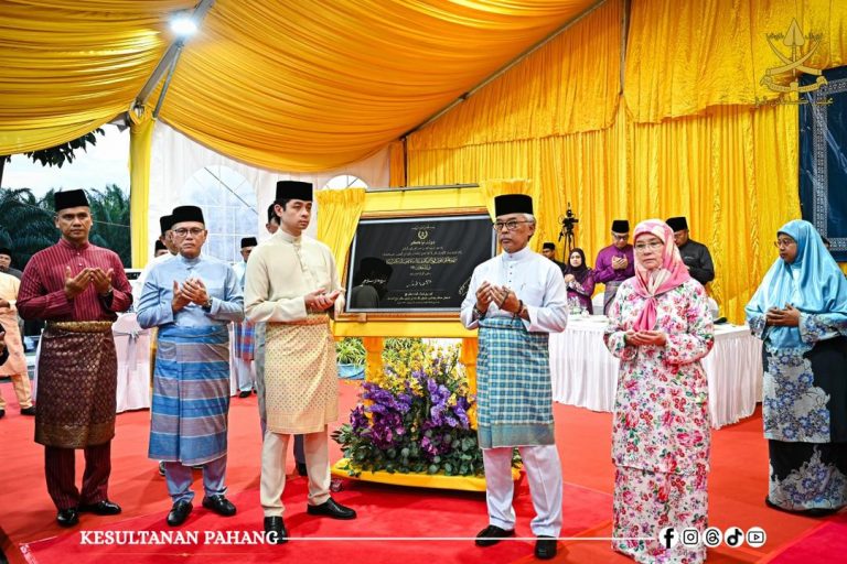 KDPB SULTAN PAHANG BERKENAN MEMASYHURKAN MASJID BAHARU FELDA JENGKA 19 SEBAGAI MASJID TENGKU AMPUAN PAHANG TUNKU AZIZAH AMINAH MAIMUNAH ISKANDARIAH