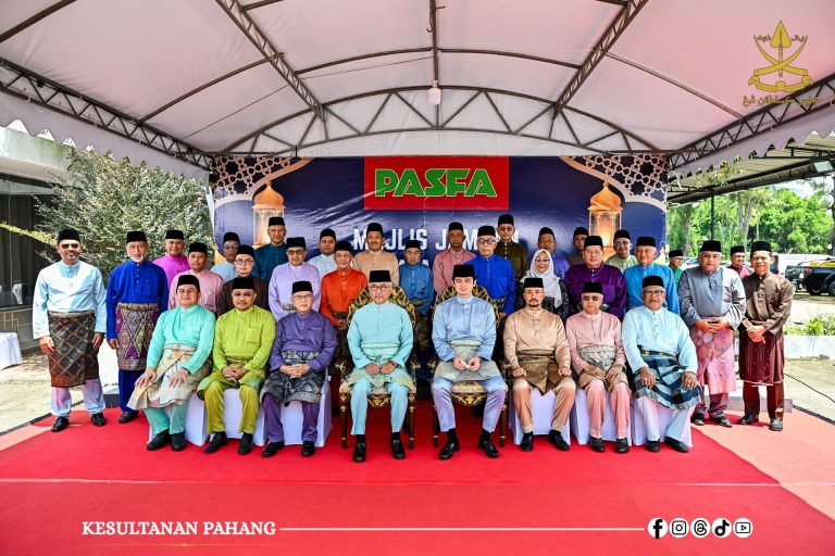 KDPB SULTAN PAHANG, KDPM TENGKU MAHKOTA PAHANG BERANGKAT KE MAJLIS JAMUAN HARI RAYA AIDILFITRI ANJURAN PASFA