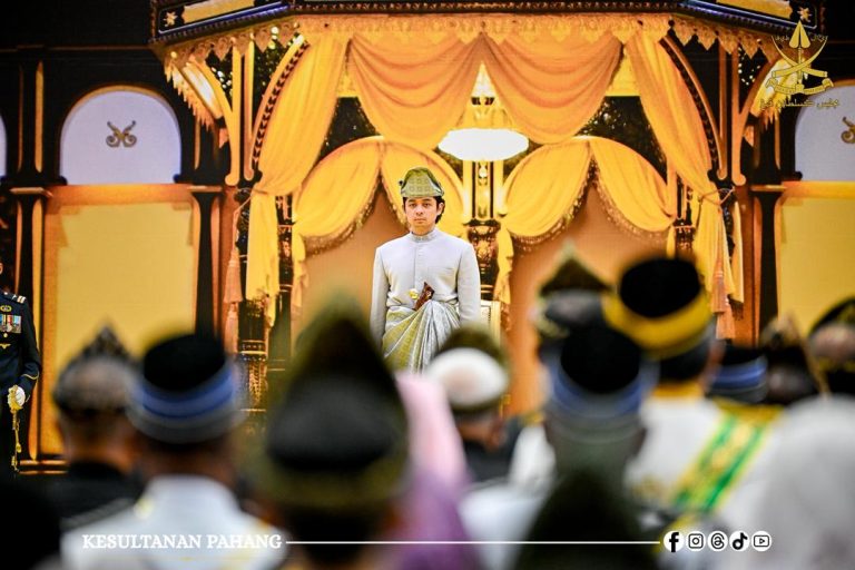 103 ORANG TERIMA DARJAH KEBESARAN DAN PINGAT SEMPENA MEMULIAKAN ULANG TAHUN KEPUTERAAN KDPB SULTAN PAHANG KE-66 (SESI KETIGA)