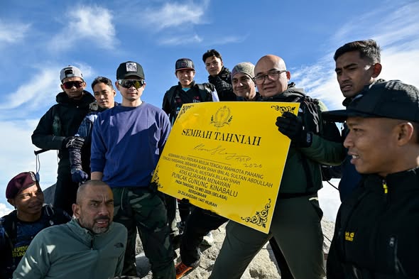 KDPM TENGKU MAHKOTA PAHANG BERJAYA TAWAN PUNCAK GUNUNG KINABALU SEMPENA EKSPEDISI MAHKOTA BORNEO