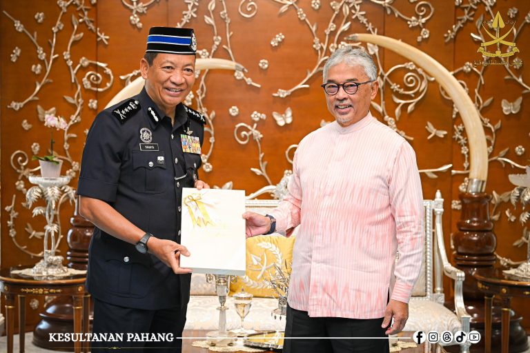 KDPB SULTAN PAHANG BERKENAN TERIMA MENGADAP KETUA POLIS PAHANG BERSAMA SEMUA KETUA POLIS DAERAH