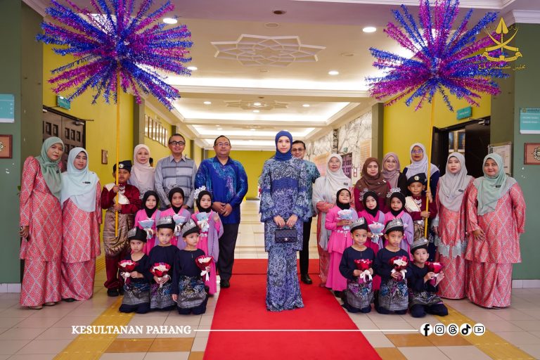 YHM CHE PUAN PANGLIMA HADIRI MAJLIS ANUGERAH PENDIDIKAN SEKOLAH KEBANGSAAN TUNKU AZIZAH