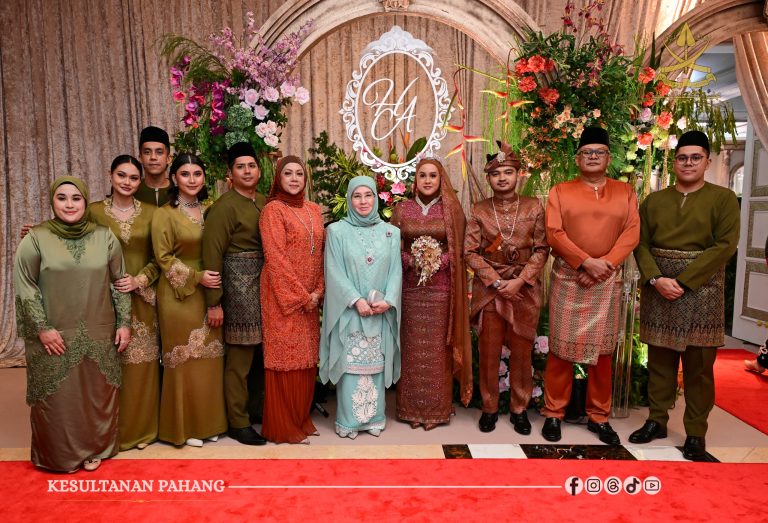 KDPB TENGKU AMPUAN PAHANG BERANGKAT KE MAJLIS RESEPSI PERKAHWINAN YM TENGKU PUTRI HELEN NURINA DAN WAN MOHAMED AIDIEL