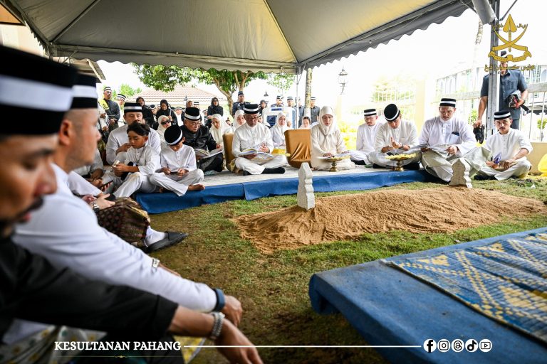 ALMARHUMAH YAM TENGKU PUTERI SERI KEMALA SELAMAT DIMAKAMKAN DI MAKAM DIRAJA PEKAN