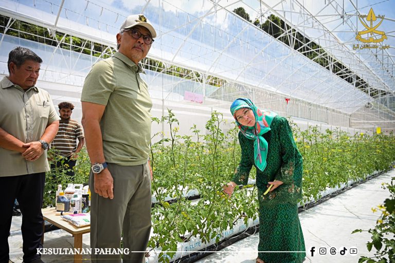 KDPB SULTAN PAHANG DAN KDPB TENGKU AMPUAN PAHANG BERCEMAR DULI MELAWAT SMACH AGROPARK, SANTUNI RAKYAT DI CAMERON HIGHLANDS