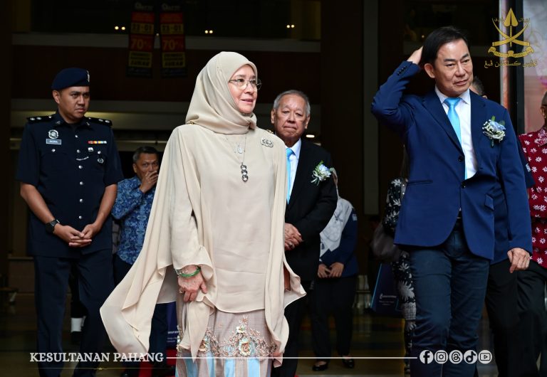 KDPB TENGKU AMPUAN PAHANG BERANGKAT KE MAJLIS PENGIKTIRAFAN PENCAPAIAN SAINTIFIK ALPHA IVF